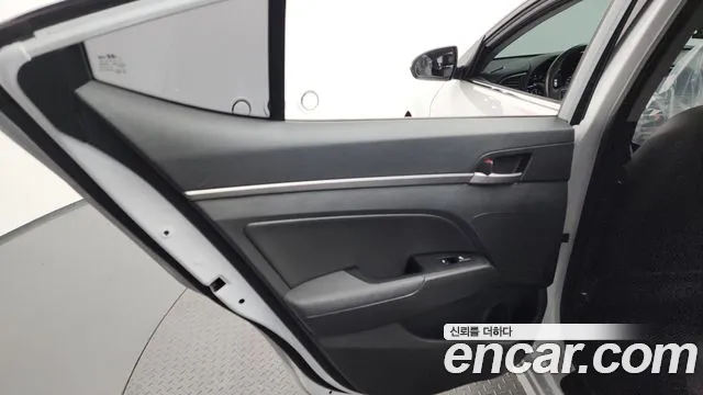 Hyundai AVANTE 2018 — фото 14
