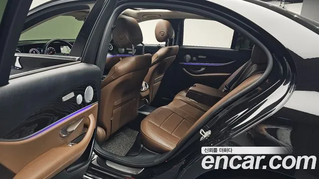 Mercedes-Benz E-Class 2018 — фото 16