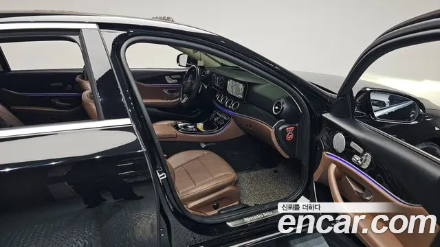Mercedes-Benz E-Class 2018 — фото 15