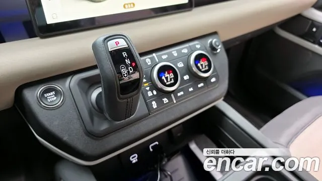 Land Rover Defender 2023 — фото 12
