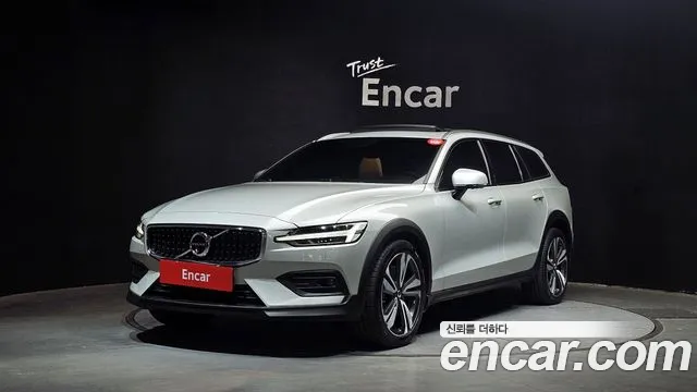 Volvo V60 2021 — фото 1