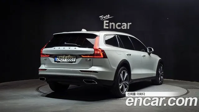 Volvo V60 2021 — фото 2
