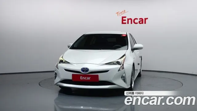 Toyota Prius 2018 — фото 3