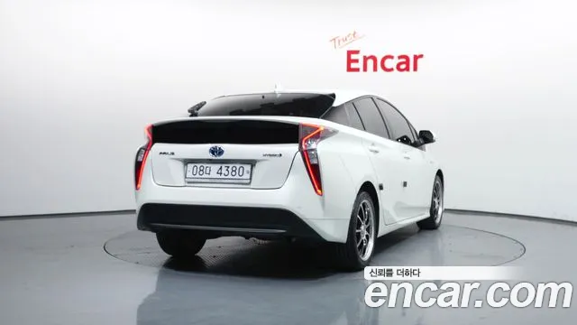 Toyota Prius 2018 — фото 4