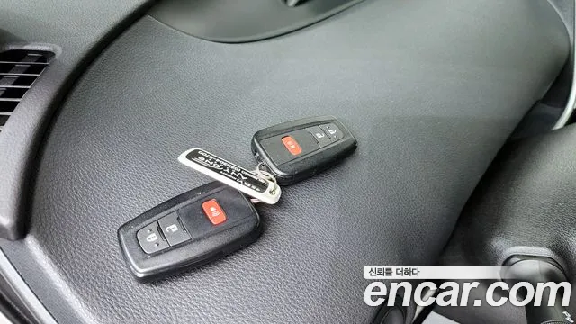 Toyota Prius 2018 — фото 17