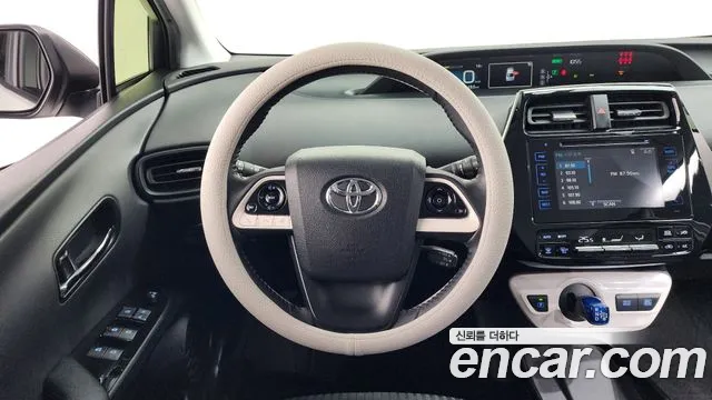 Toyota Prius 2018 — фото 20