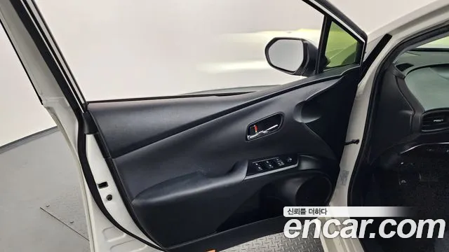 Toyota Prius 2018 — фото 14