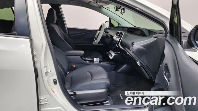 Toyota Prius 2018 — фото 16