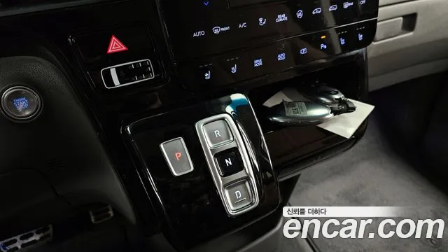 Hyundai Staria 2025 — фото 12