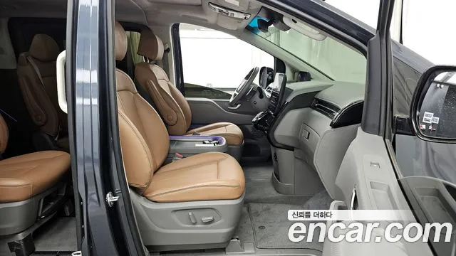 Hyundai Staria 2025 — фото 17