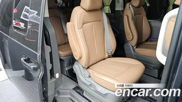Hyundai Staria 2025 — фото 18