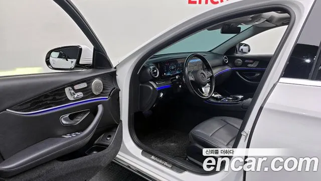 Mercedes-Benz E-Class 2017 — фото 10