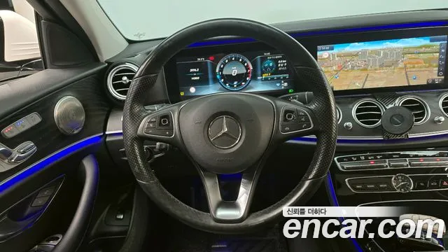 Mercedes-Benz E-Class 2017 — фото 13