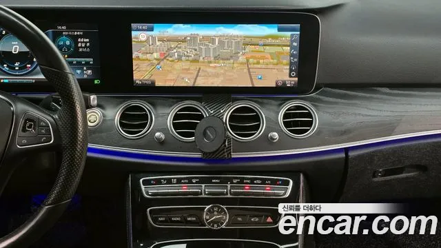 Mercedes-Benz E-Class 2017 — фото 17