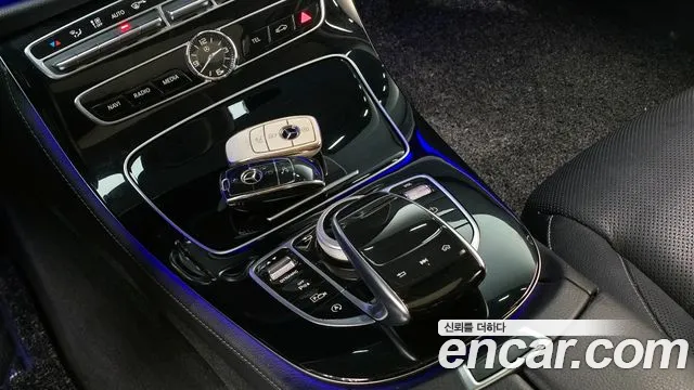 Mercedes-Benz E-Class 2017 — фото 18