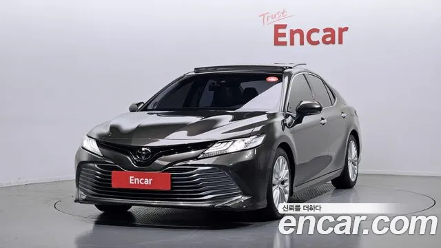 Toyota Camry 2018 — фото 1