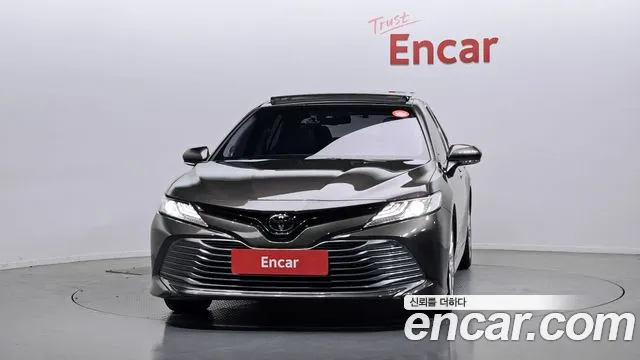 Toyota Camry 2018 — фото 3