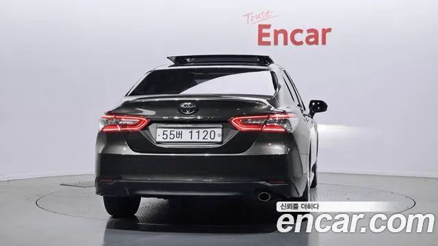 Toyota Camry 2018 — фото 4