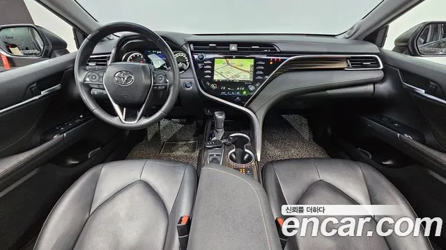 Toyota Camry 2018 — фото 10