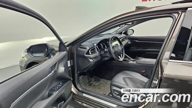 Toyota Camry 2018 — фото 13