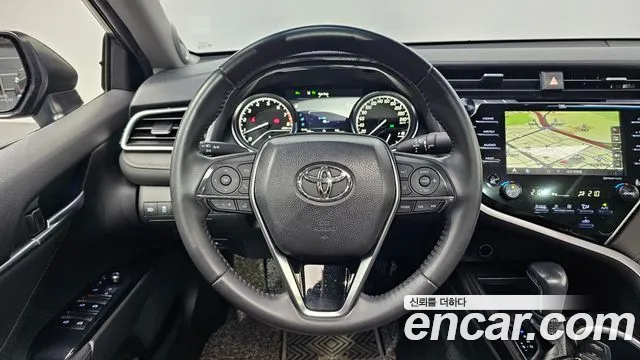 Toyota Camry 2018 — фото 19
