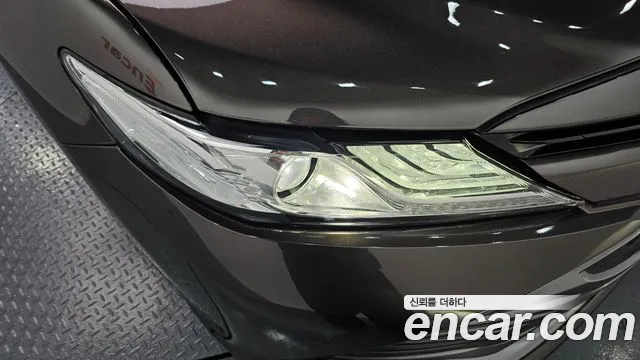 Toyota Camry 2018 — фото 8