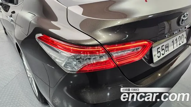 Toyota Camry 2018 — фото 9