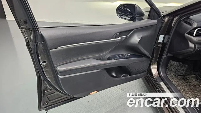 Toyota Camry 2018 — фото 14