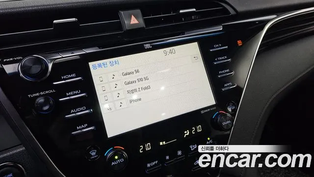 Toyota Camry 2018 — фото 16