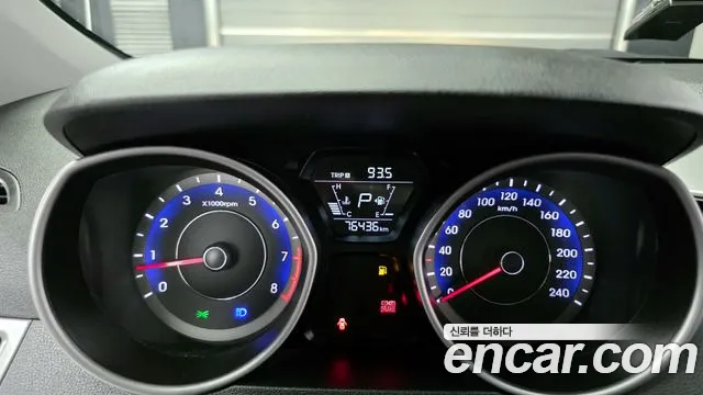 Hyundai AVANTE 2015 — фото 11