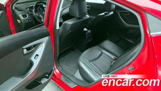 Hyundai AVANTE 2015 — фото 17