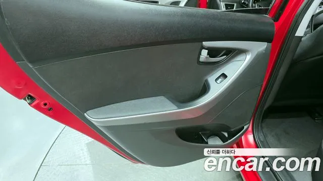Hyundai AVANTE 2015 — фото 15