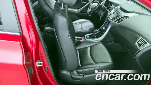 Hyundai AVANTE 2015 — фото 16