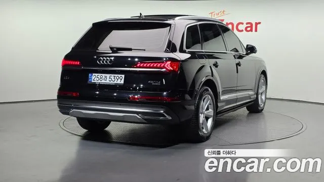 Audi Q7 2021 — фото 2