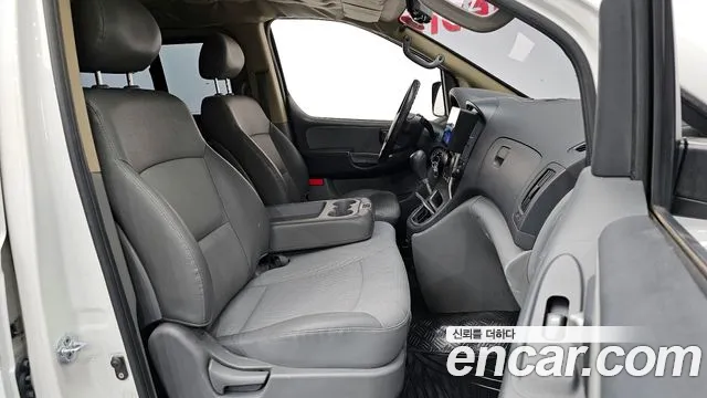 Hyundai Starex 2011 — фото 18