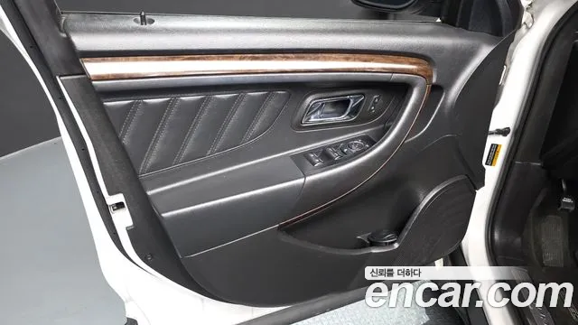 Ford Taurus 2015 — фото 14