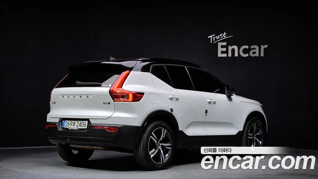 Volvo XC40 2021 — фото 2