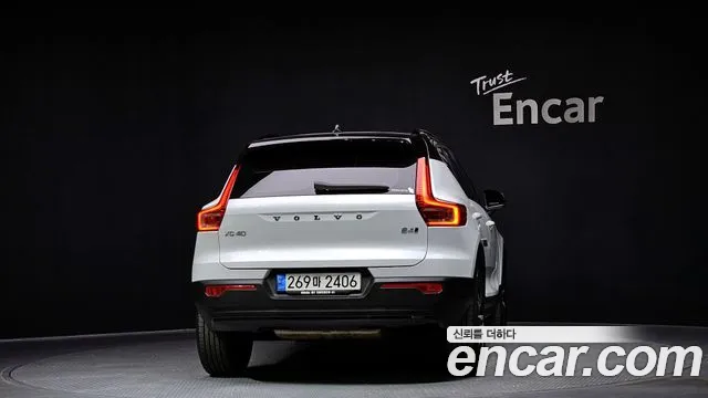 Volvo XC40 2021 — фото 4