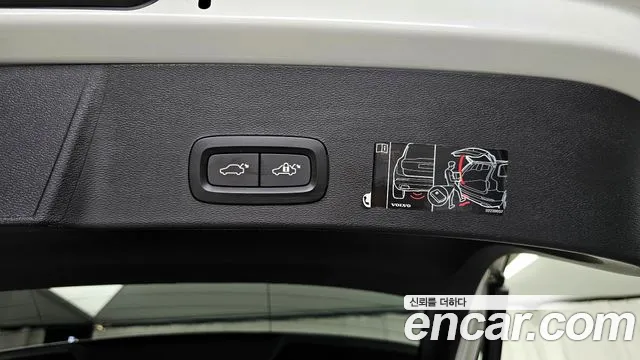 Volvo XC40 2021 — фото 16