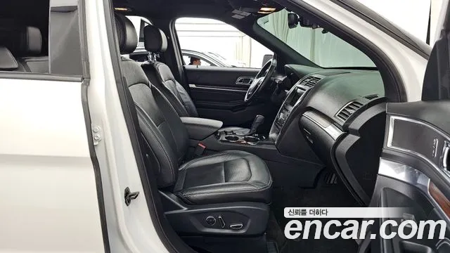 Ford Explorer 2017 — фото 17
