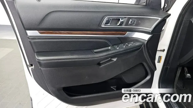 Ford Explorer 2017 — фото 14