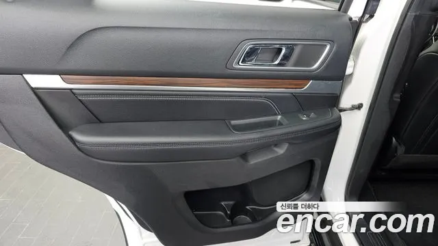Ford Explorer 2017 — фото 15