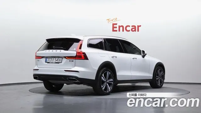 Volvo V60 2021 — фото 2