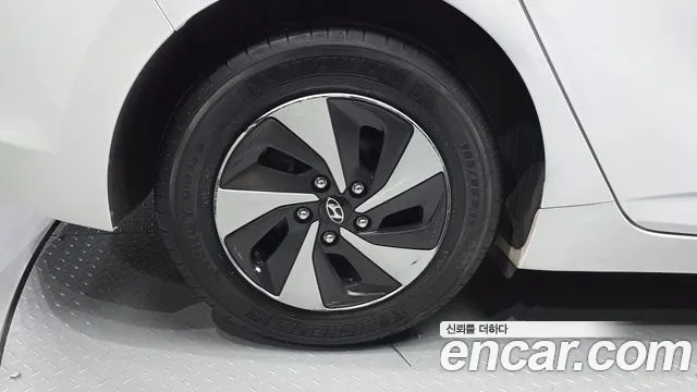 Hyundai Ioniq 2018 — фото 5