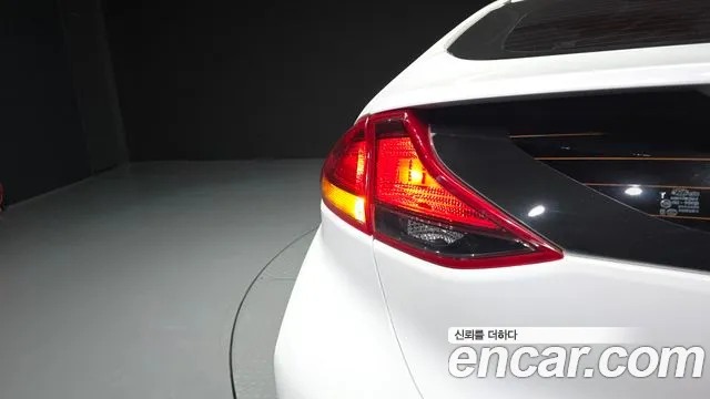 Hyundai Ioniq 2018 — фото 9