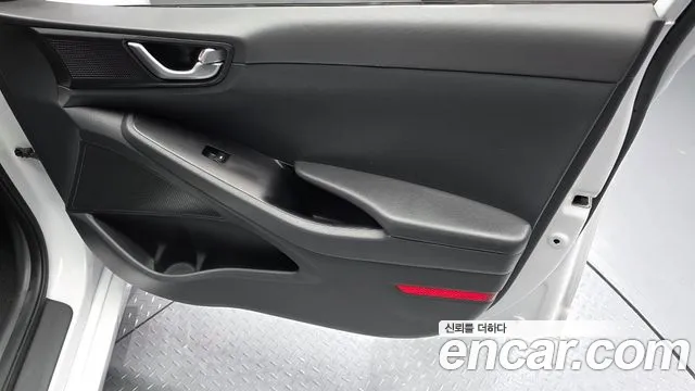 Hyundai Ioniq 2018 — фото 14
