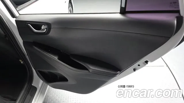 Hyundai Ioniq 2018 — фото 15