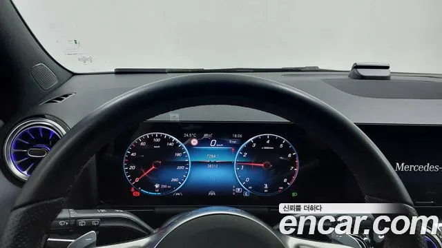 Mercedes-Benz GLA-Class 2023 — фото 8