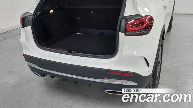 Mercedes-Benz GLA-Class 2023 — фото 11
