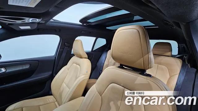 Volvo XC40 2019 — фото 19
